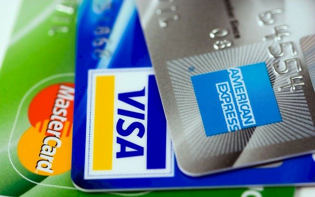 商家含淚！信用卡實體通路消費 3銀行大減逾50億