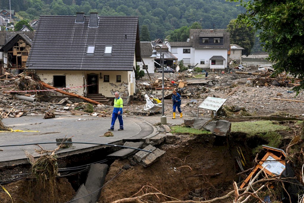 梅克爾探視德國洪水災區 西歐水患死者增至183人