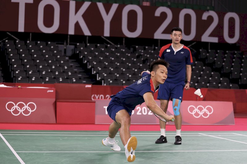 黃金羽球男雙王齊麟李洋擊退英格蘭  東奧預賽首度開胡