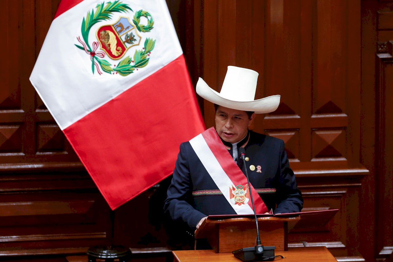 國會啟動彈劾後反擊  秘魯總統：體制陷入危機
