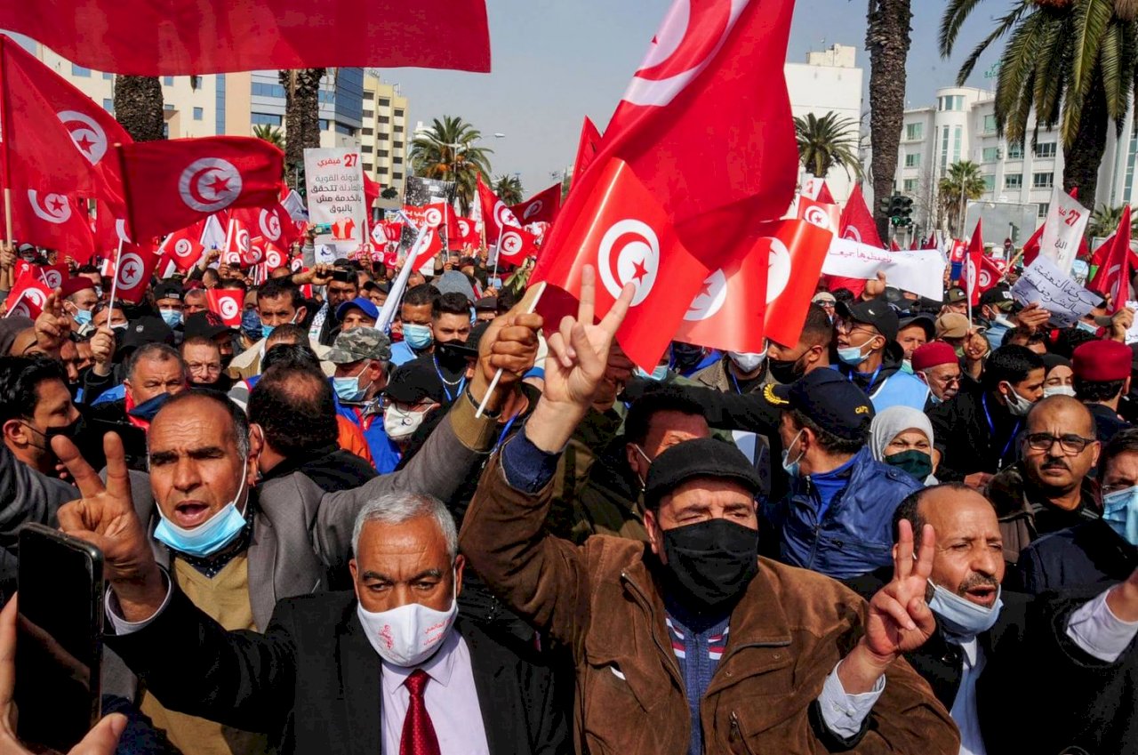 突尼西亞政治危機 阿拉伯之春的民主挑戰