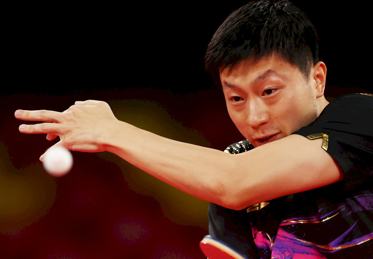 馬龍擊退球王樊振東  成為奧運桌球男單衛冕第一人