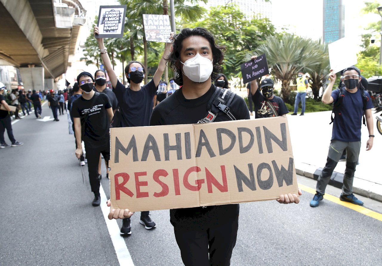 無視COVID-19管制 馬來西亞民眾舉行反政府抗議
