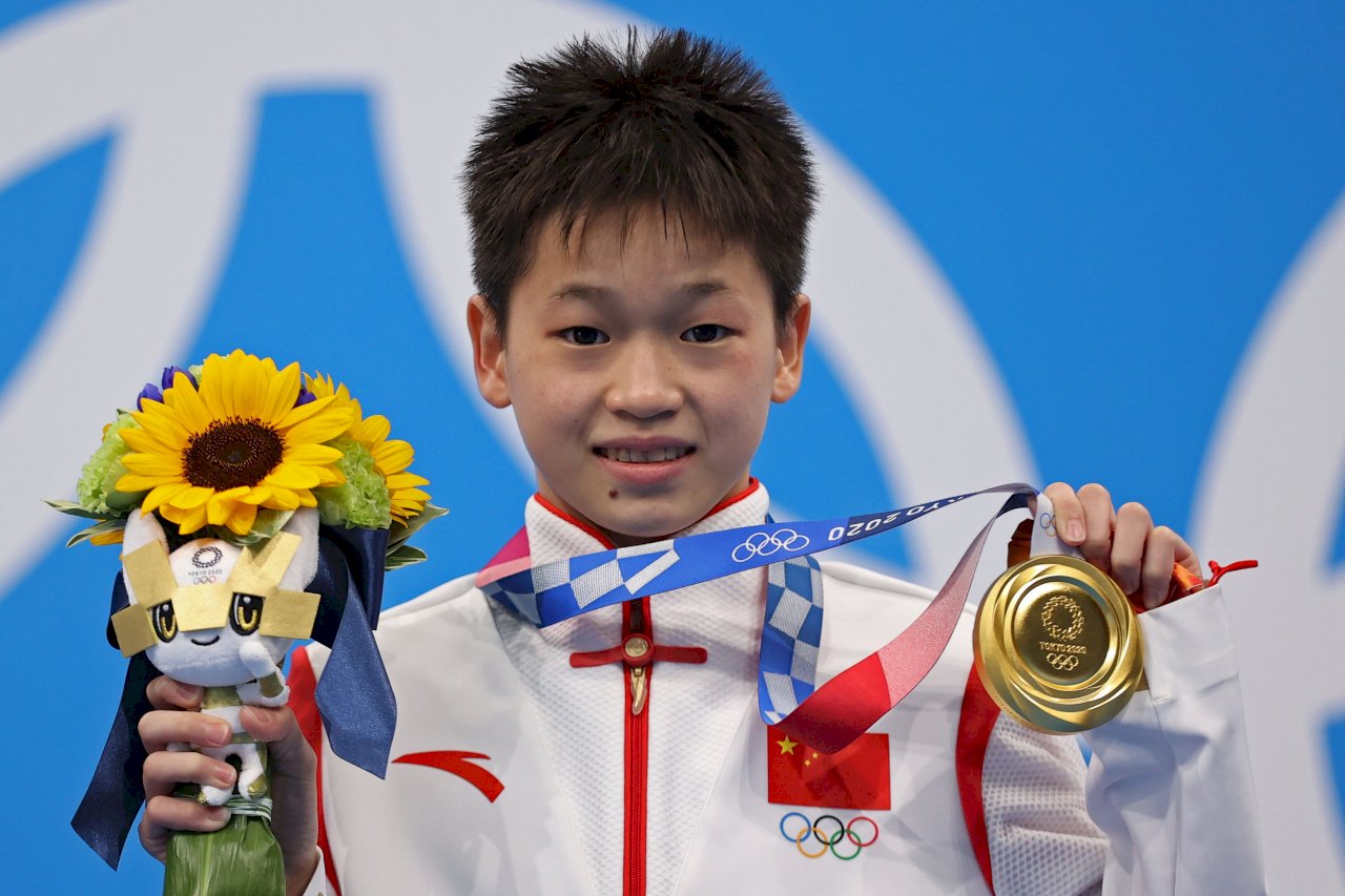 中國14歲女孩奧運奪金 貧窮率真令主旋律尷尬
