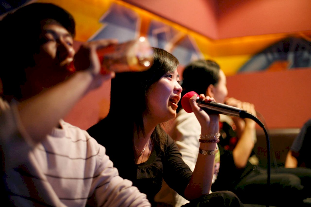 高歌要小心！ 中國10月建立卡拉OK曲目黑名單
