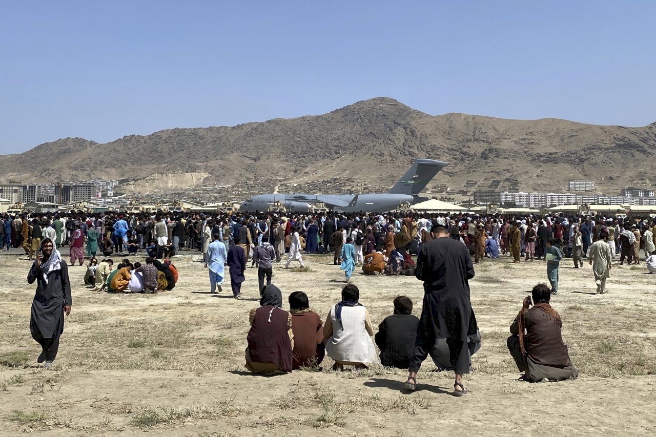 喀布爾機場混亂逃難潮 塔利班：都怪美國