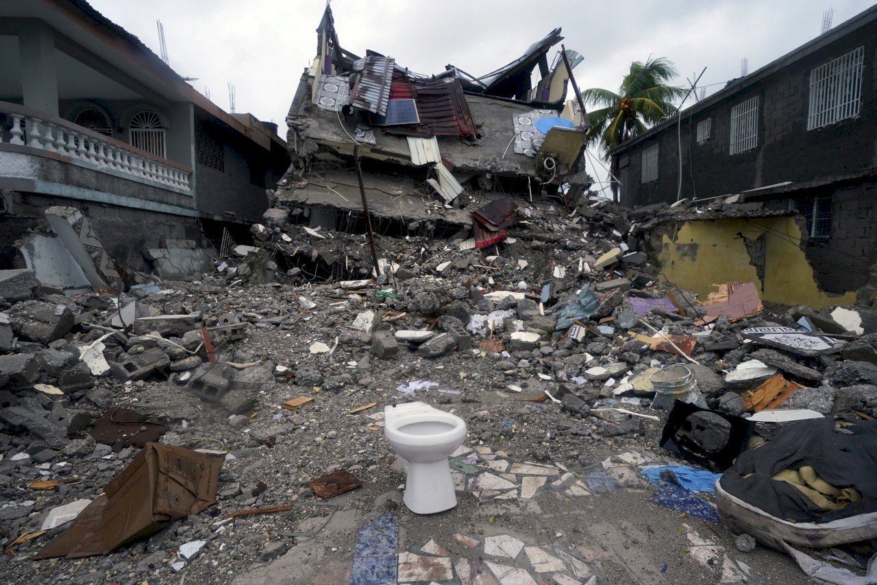 震災近2000人罹難 海地災民呼求糧食與醫療照顧