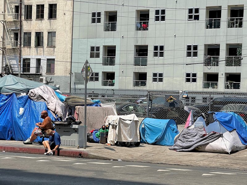 洛杉磯數萬遊民寄生街頭  市府清除帳棚面臨反彈