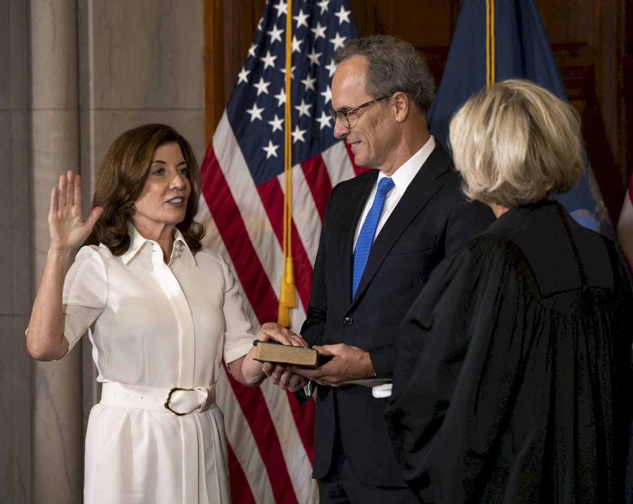 紐約首位女州長侯可就任  誓言改變官場文化