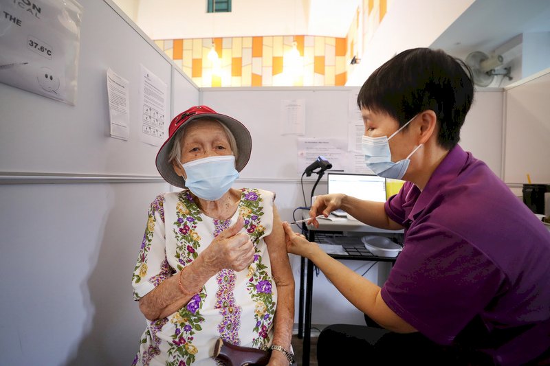 中國鬆綁邊境 李顯龍籲接種雙價疫苗防新變異株