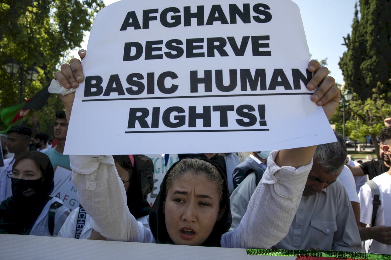 阿富汗人在雅典遊行：「我們想要世界和平」