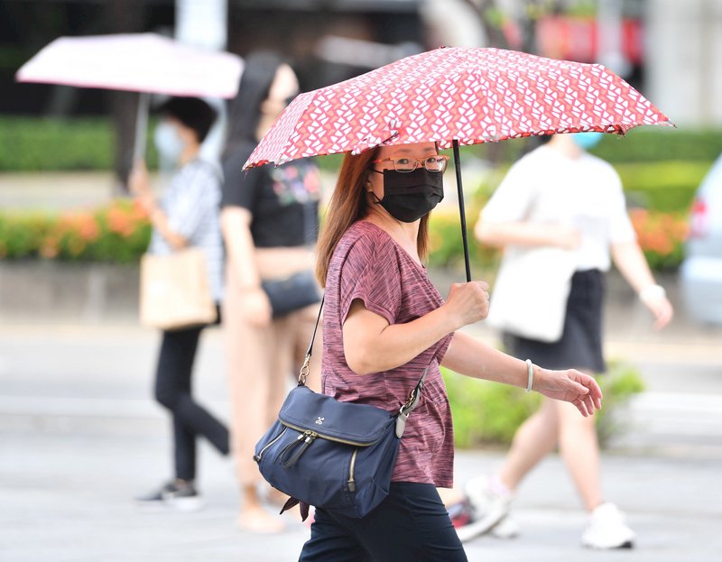 周一到周四高溫炎熱 周五、週六恐有熱帶低壓影響台灣