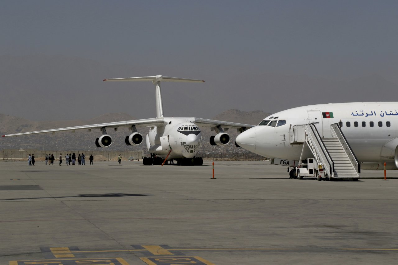 喀布爾機場重新開放 國內航班部分復飛