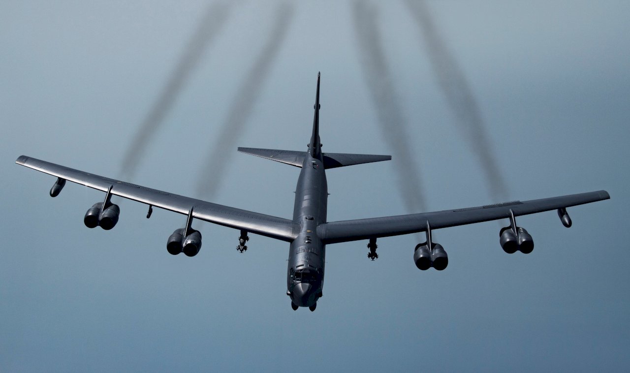 美軍B-52轟炸機降落南韓空軍基地 20多年來首次