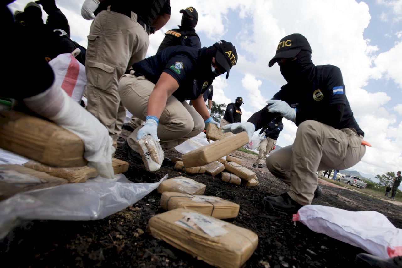 宣示反毒決心 宏都拉斯公開燒毀3.3噸古柯鹼