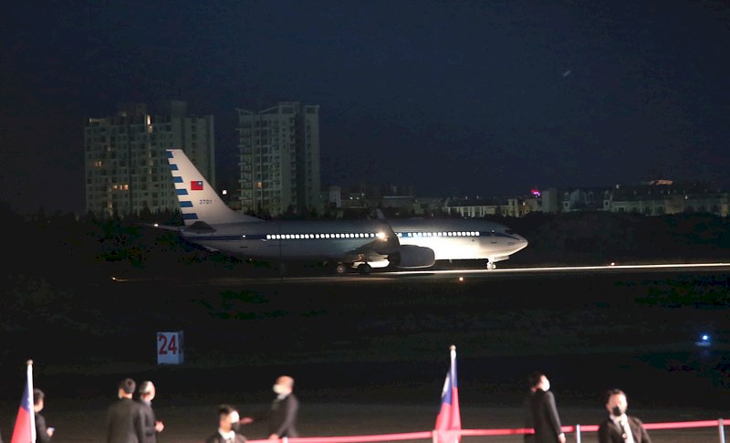 國慶晚會新竹空軍基地舉行 總統搭空軍一號抵現場