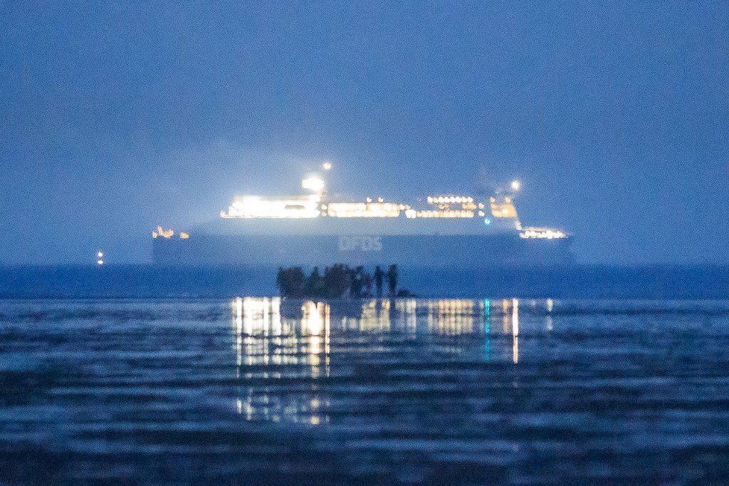 移民冒險偷渡 法國在英吉利海峽救起367人