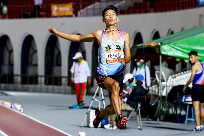 林昱堂跳遠8米12佳績  躍居歷年第4傑