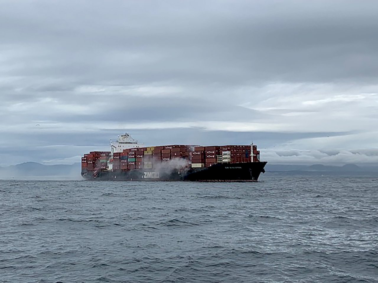 載化學品貨輪加拿大西部外海起火 環保人士憂環境災難