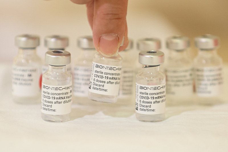 今年第二批BNT成人疫苗 60.2萬劑今抵台