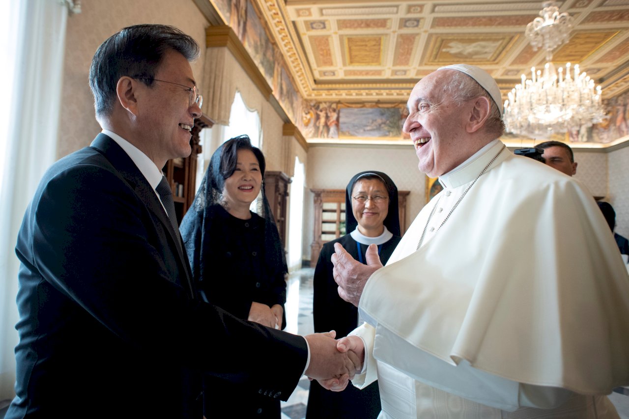 文在寅會見教宗 力促教宗訪北韓