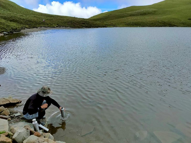 微塑膠入侵高山  嘉明湖水檢出率達100％