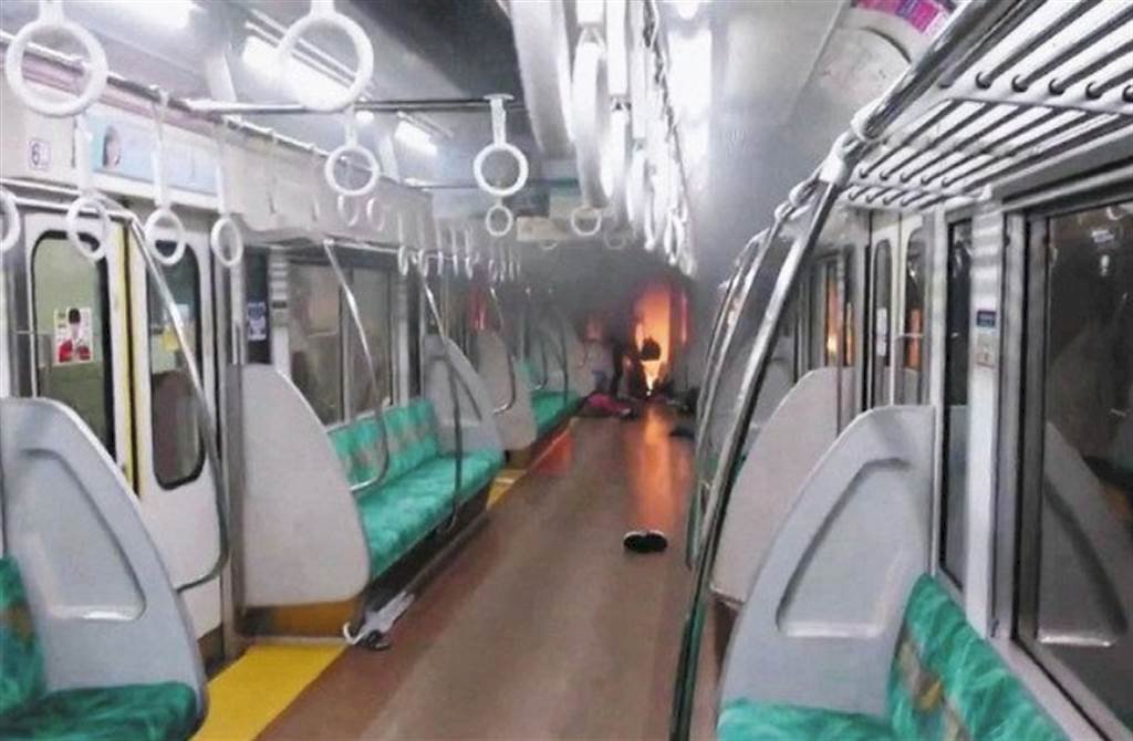 東京電車內日男隨機砍人並縱火 增至17人輕重傷