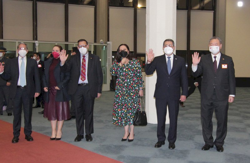 宏都拉斯總統葉南德茲抵台參訪