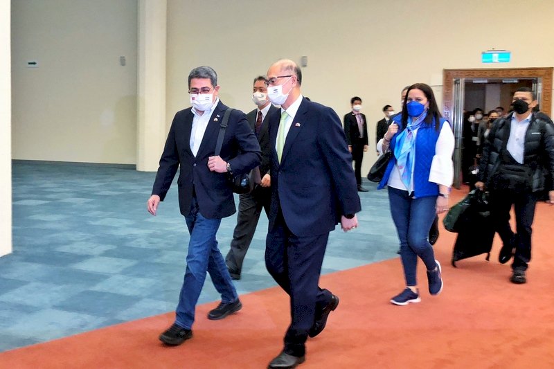 宏都拉斯總統結束訪問行程  14日晚間搭機離台