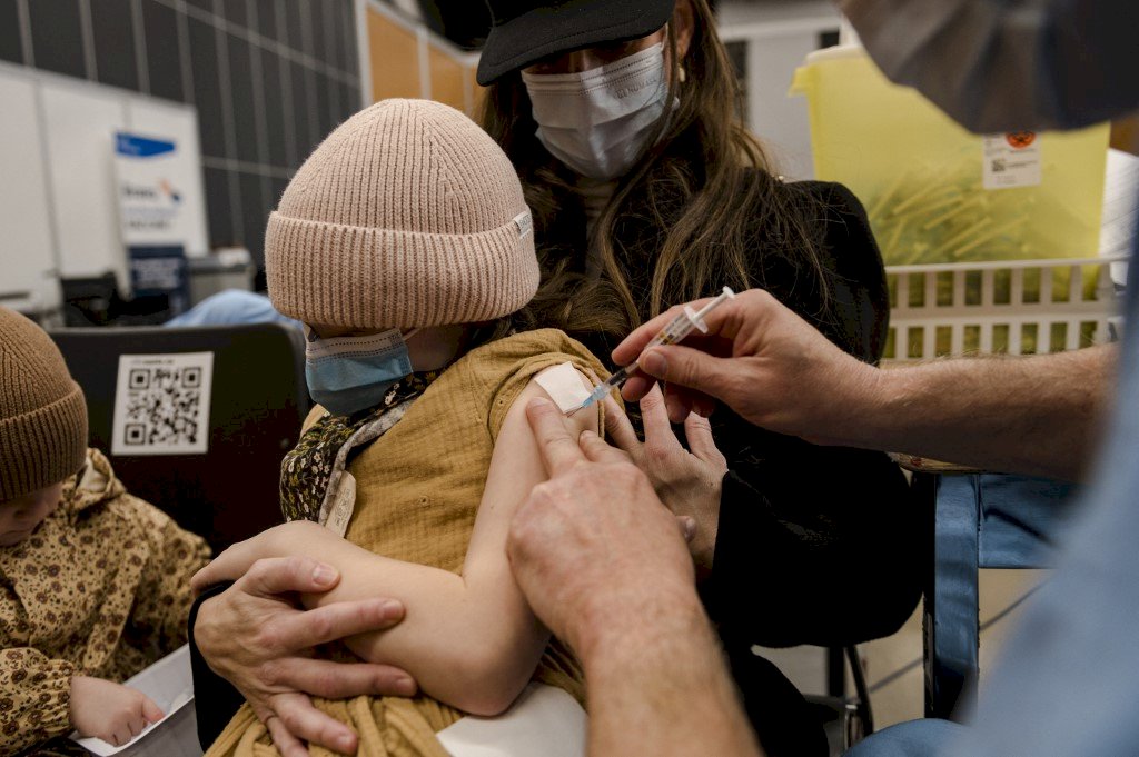 日本兒科學會：5至11歲孩童接種新冠疫苗 具有意義