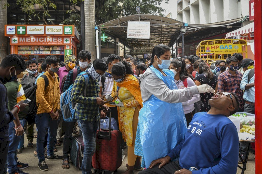 印度單日確診連4天飆破30萬 政府將繼續擴大採檢