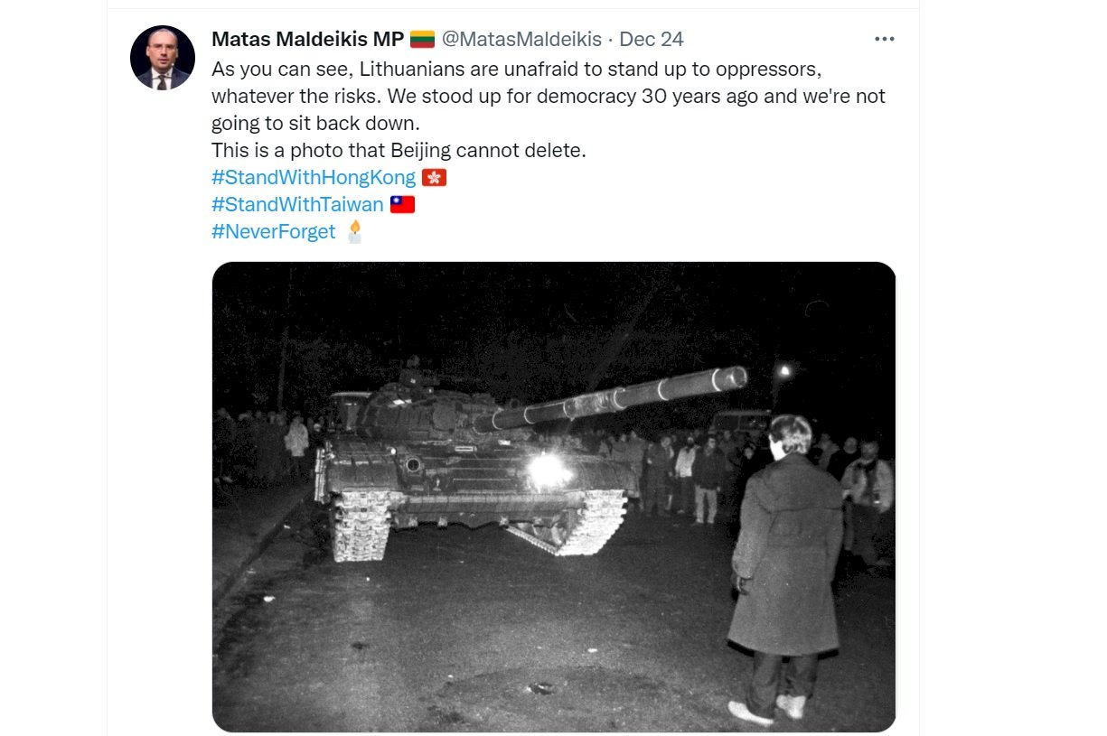 發布立陶宛版坦克人照片 立國議員挺民主聲援台港