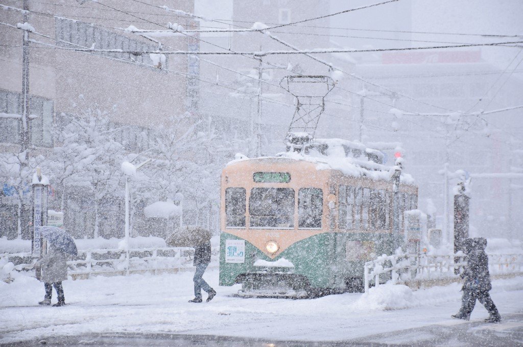 強烈寒流襲日本 降雪創紀錄東京睽違45年低溫