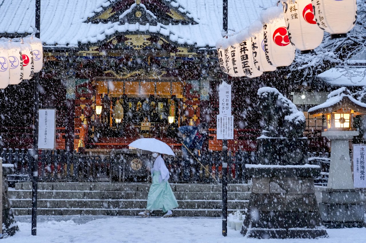 東京積雪交通大亂 逾200人跌倒送醫