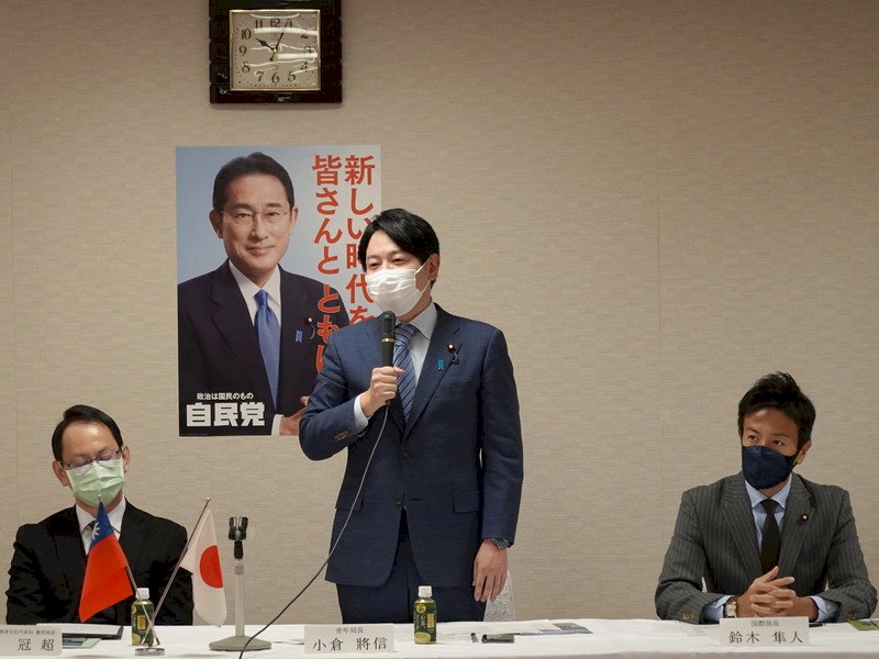 台灣留學生與日本執政黨交流 被安排坐黨總裁寶座