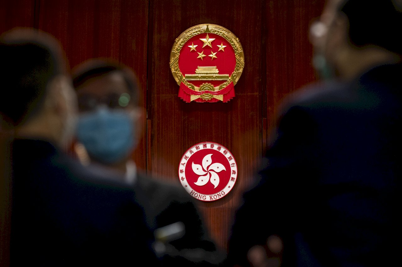 香港區議會直選席次銳減 遭批民主大倒退