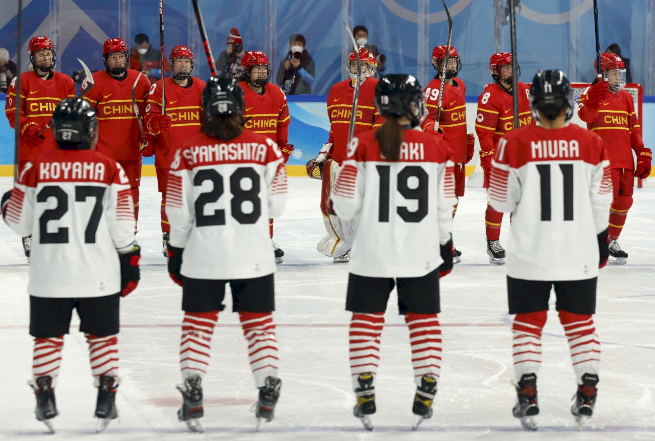 北京冬奧女子冰球賽中日戰 背景音樂播抗日歌曲