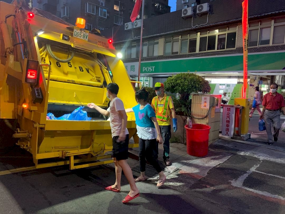 《紐時》解析台灣「垃圾車文化」 讚世界名曲變召喚信號還成活力公民社會支撐