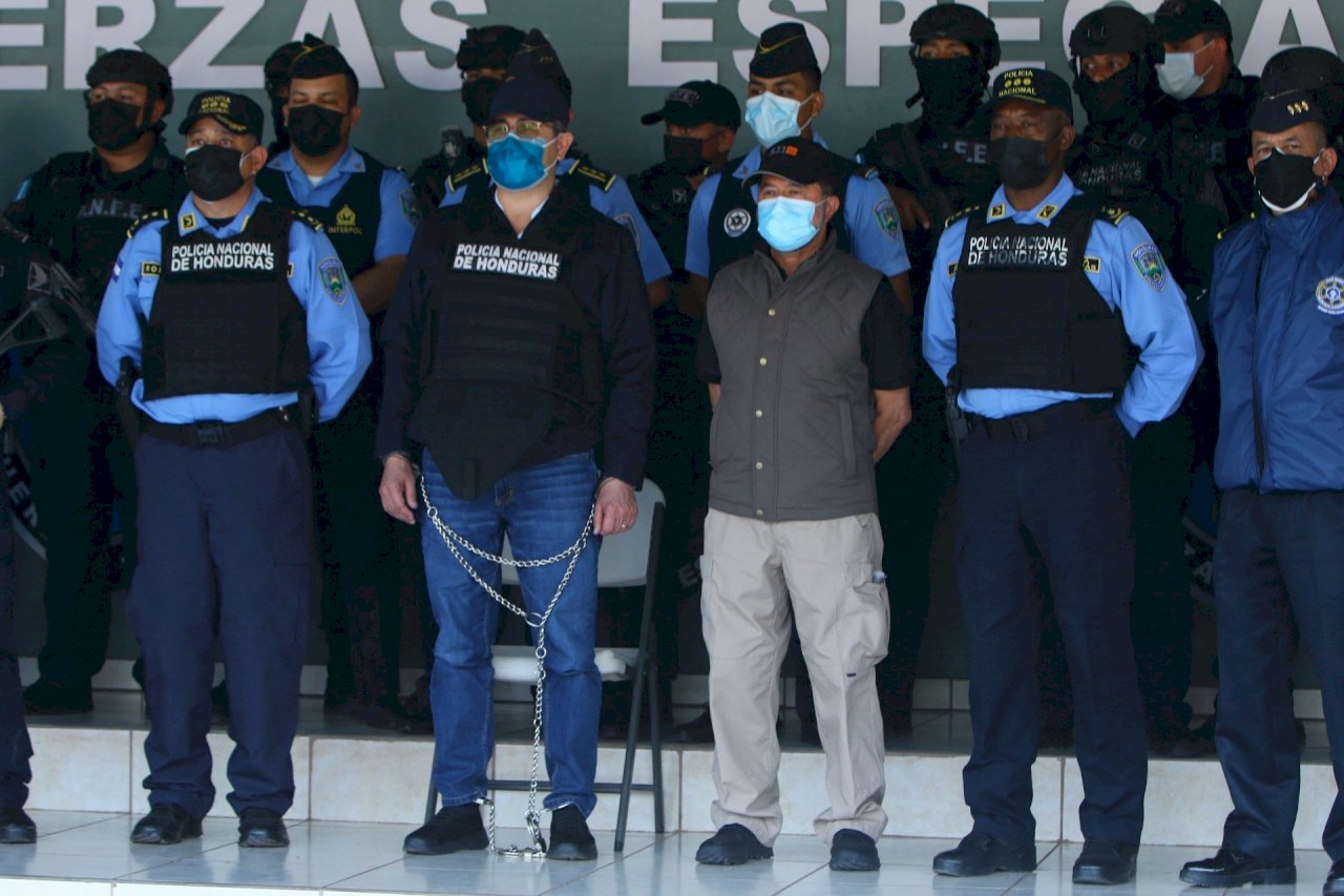 宏都拉斯前總統葉南德茲遭逮捕 美國尋求引渡