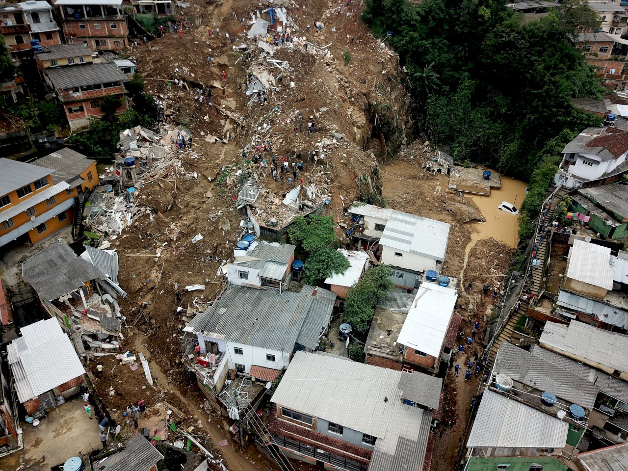 巴西里約山城暴雨引發洪水土石流 增至165死