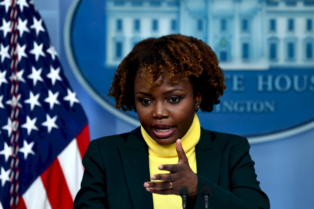 莎琪將去職 白宮任命首位非裔和LGBTQ發言人