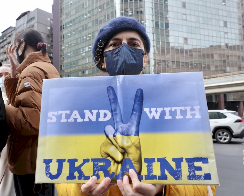 烏克蘭抗衡強權的畫面 還有人記得《時代革命》下民主火苗嗎？