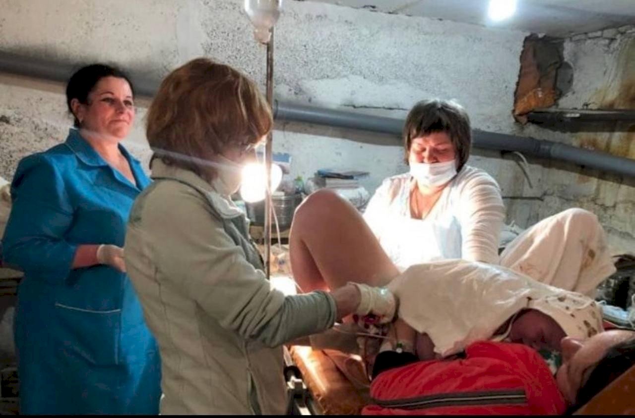 戰火下的希望！ 烏克蘭孕婦地鐵站避難產下女嬰