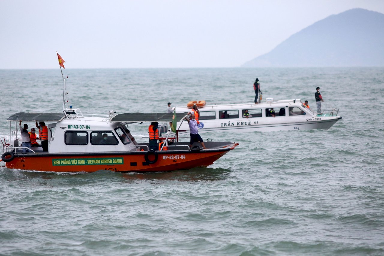 越南會安外海旅遊船翻覆 13死4人失蹤