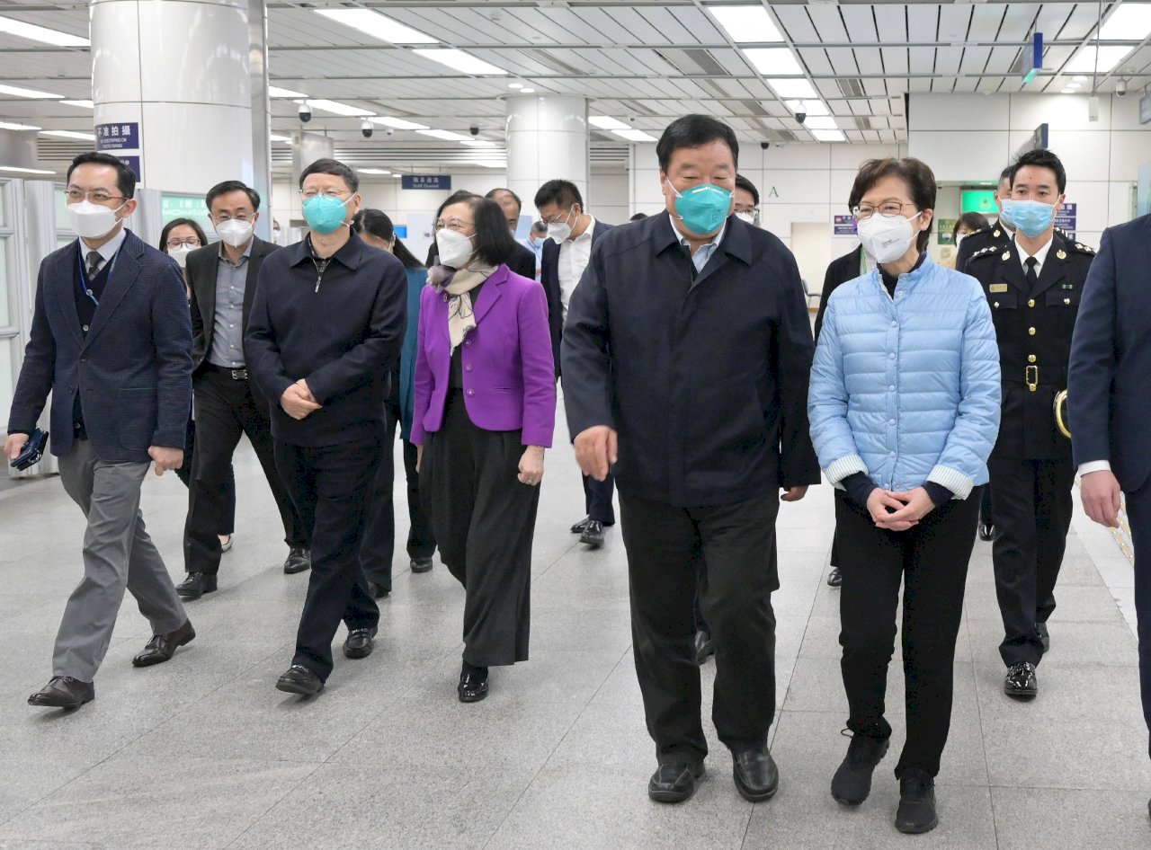 中國衛健委專家梁萬年率員抵香港 協助防疫