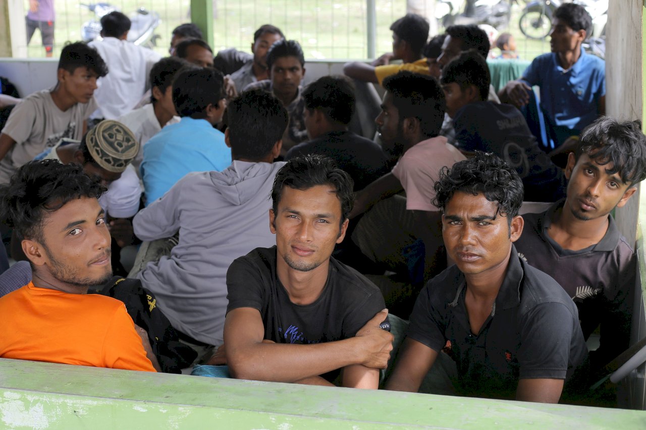 載有數十名兒童的洛興雅難民船隻 印尼亞齊省登陸