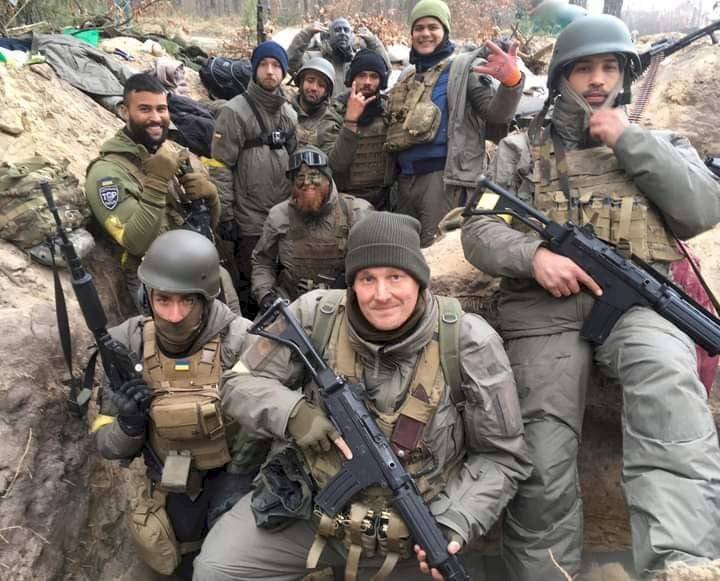 協助抵禦俄軍 烏克蘭首批「國際軍團」亮相