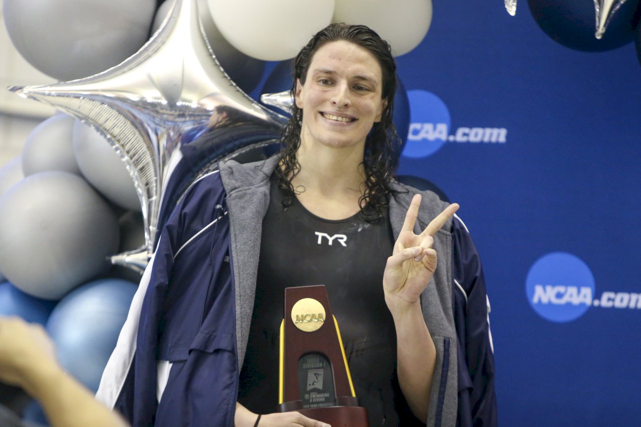 頂住抗議 跨性別女泳將湯瑪斯奪NCAA冠軍