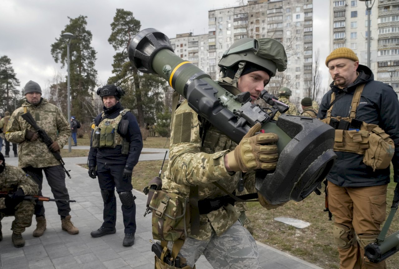 德專家：烏軍堅守為反擊準備 軍火工業左右戰局