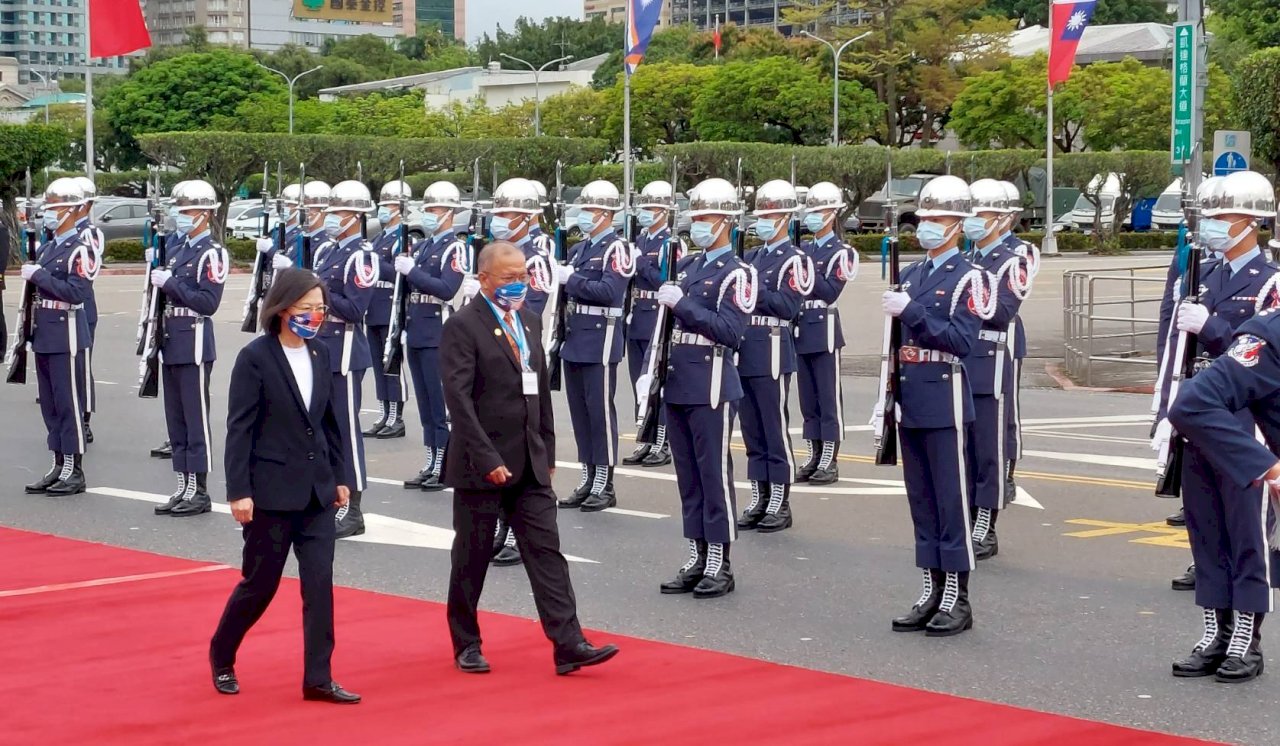 總統以軍禮歡迎 柯布亞：是時候給予台灣應有地位 平等加入國際